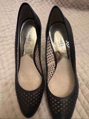 Michael Kors Comfortable BlackLaser-Cut Pointed Toe Heel.